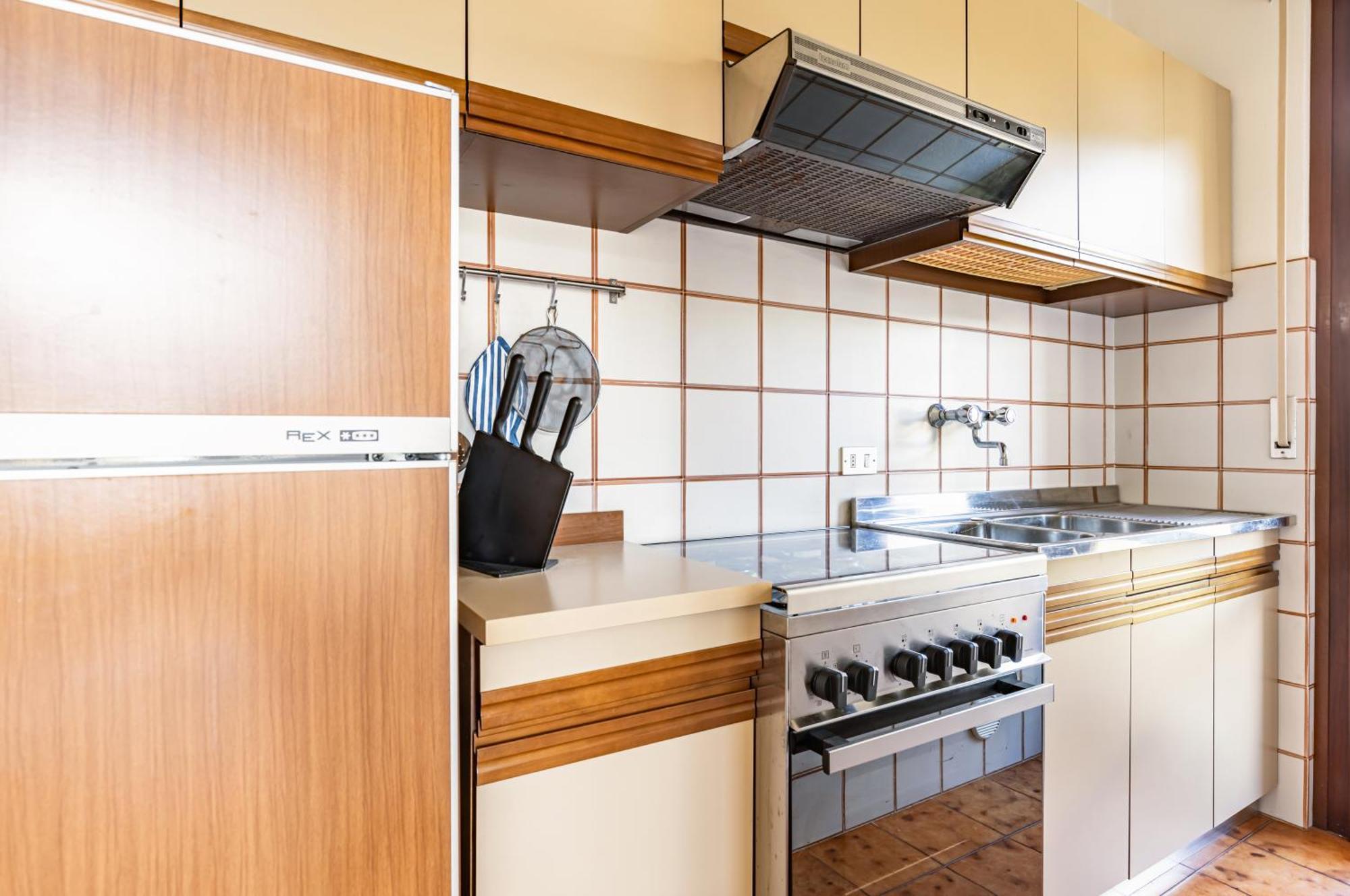 Comfy Apartment With Private Parking Near The Beach! Viareggio Eksteriør billede