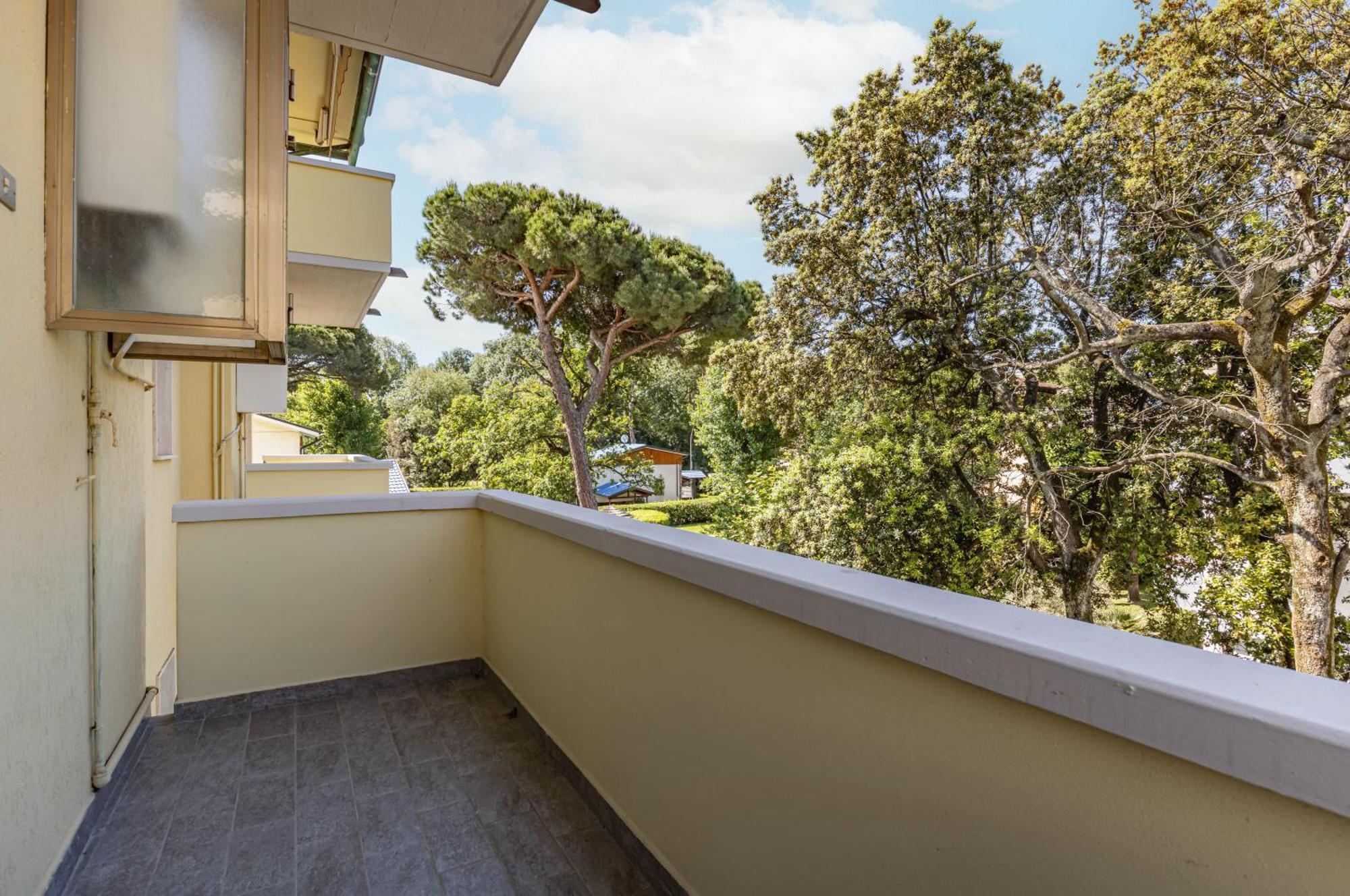 Comfy Apartment With Private Parking Near The Beach! Viareggio Eksteriør billede
